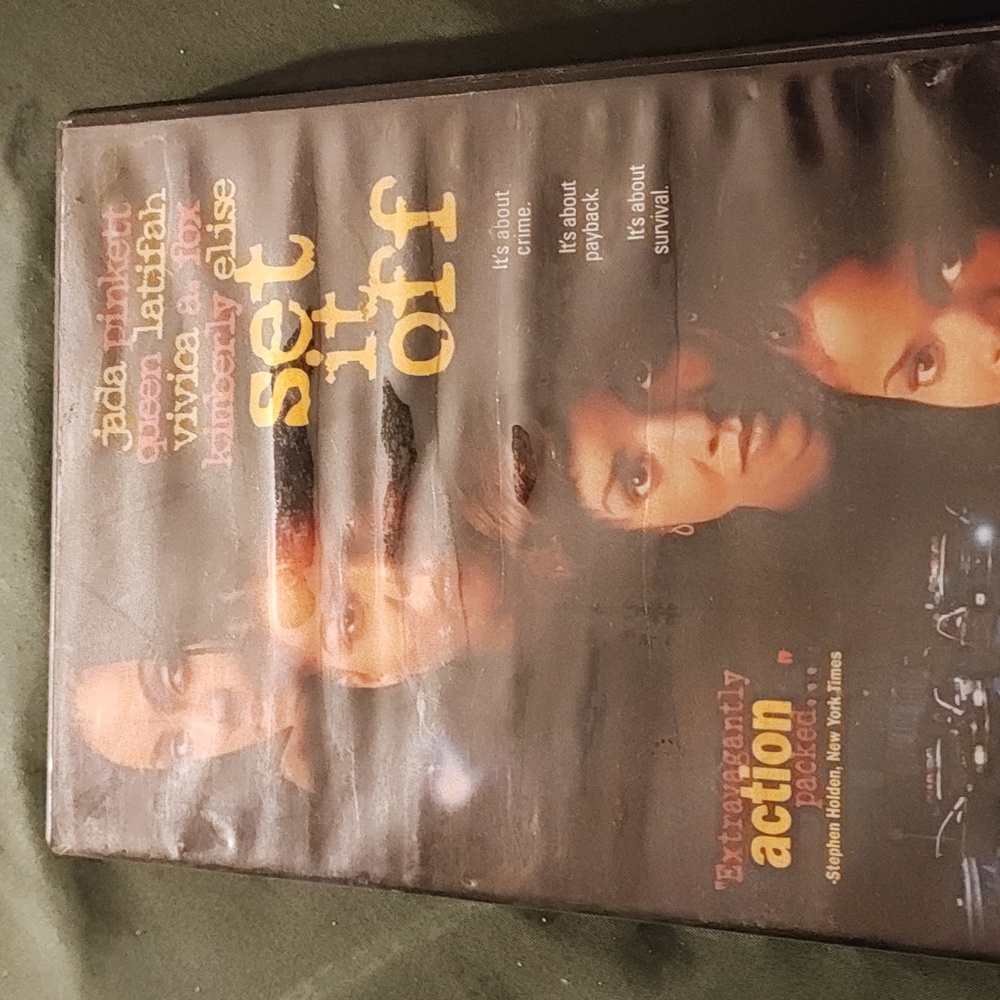Set it off DVD starting Queen Latifah